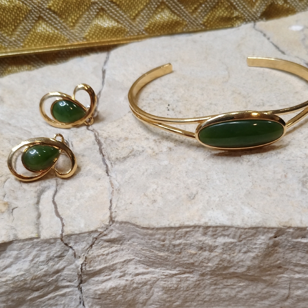 Gold Plated Green Jade Jewelry Set Bangle & Earrings